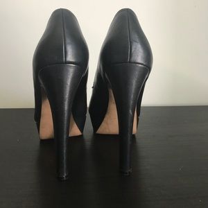 Women's Black Pre-Owned Aldo Platform Pump size 8